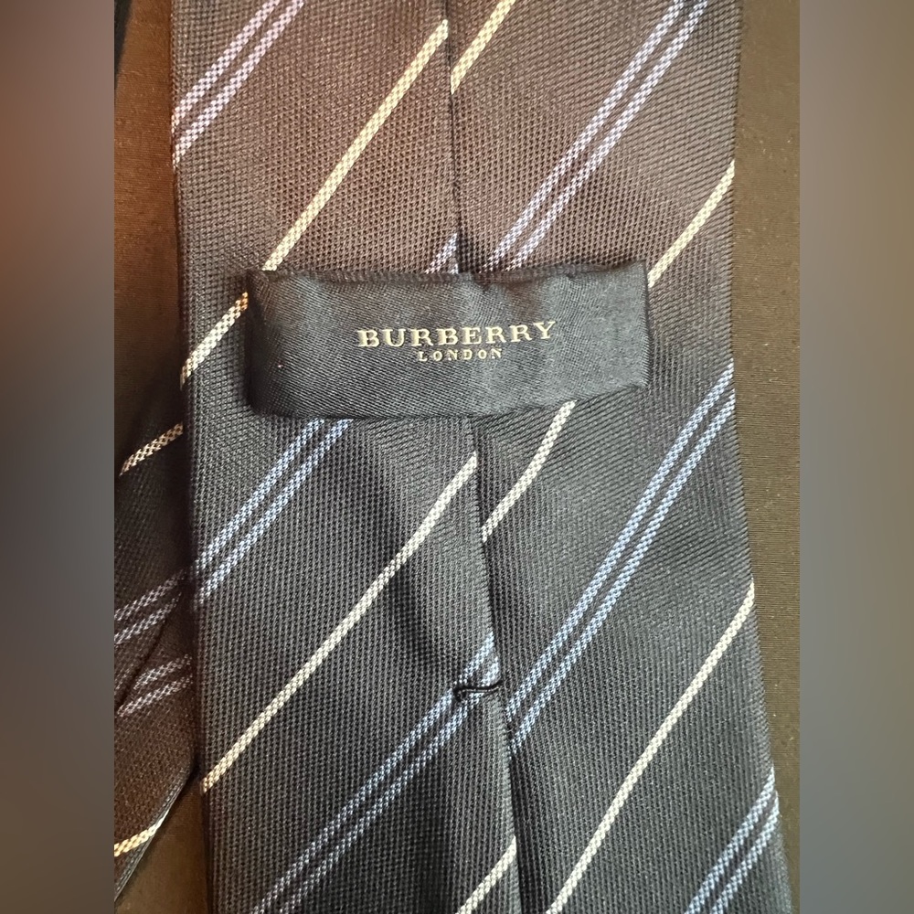 Authentic Burberry tie - Picture 2 of 6